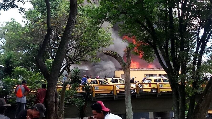 En la zona tuvo que ser suspendido el servicio eléctrico. Foto: La Wcon Julio Sánchez Cristo