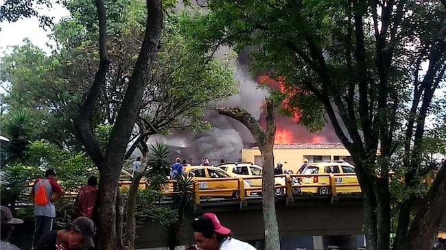 En la zona tuvo que ser suspendido el servicio eléctrico. Foto: La Wcon Julio Sánchez Cristo