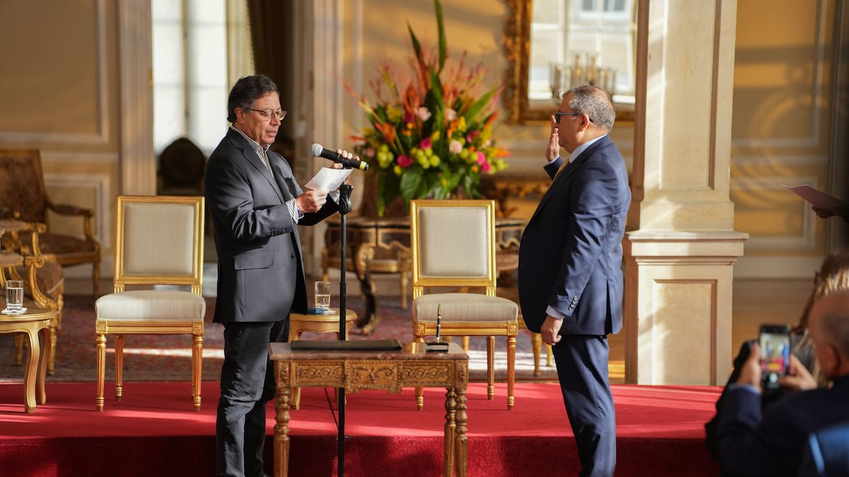 Petro posesionó a magistrado de la Corte Constitucional Miguel Polo Rosero