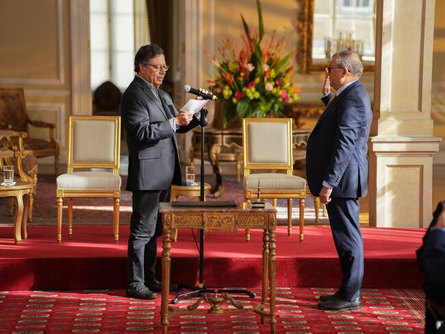 Petro posesionó al magistrado de la Corte Constitucional Miguel Polo Rosero.