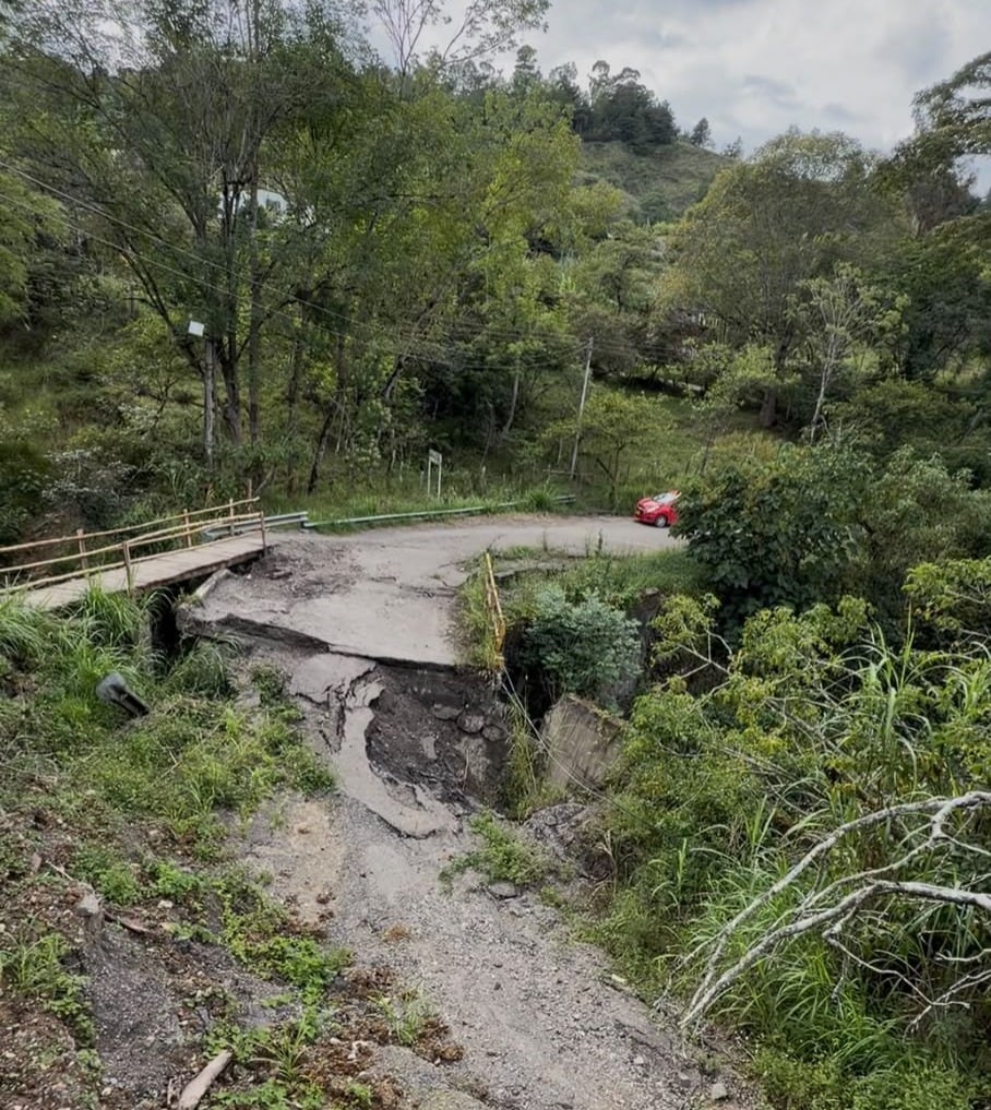 Así se encuentra actualmente el puente Los Micos, que une a los municipios de Tenza y Sutatenza / Foto: Suministrada.