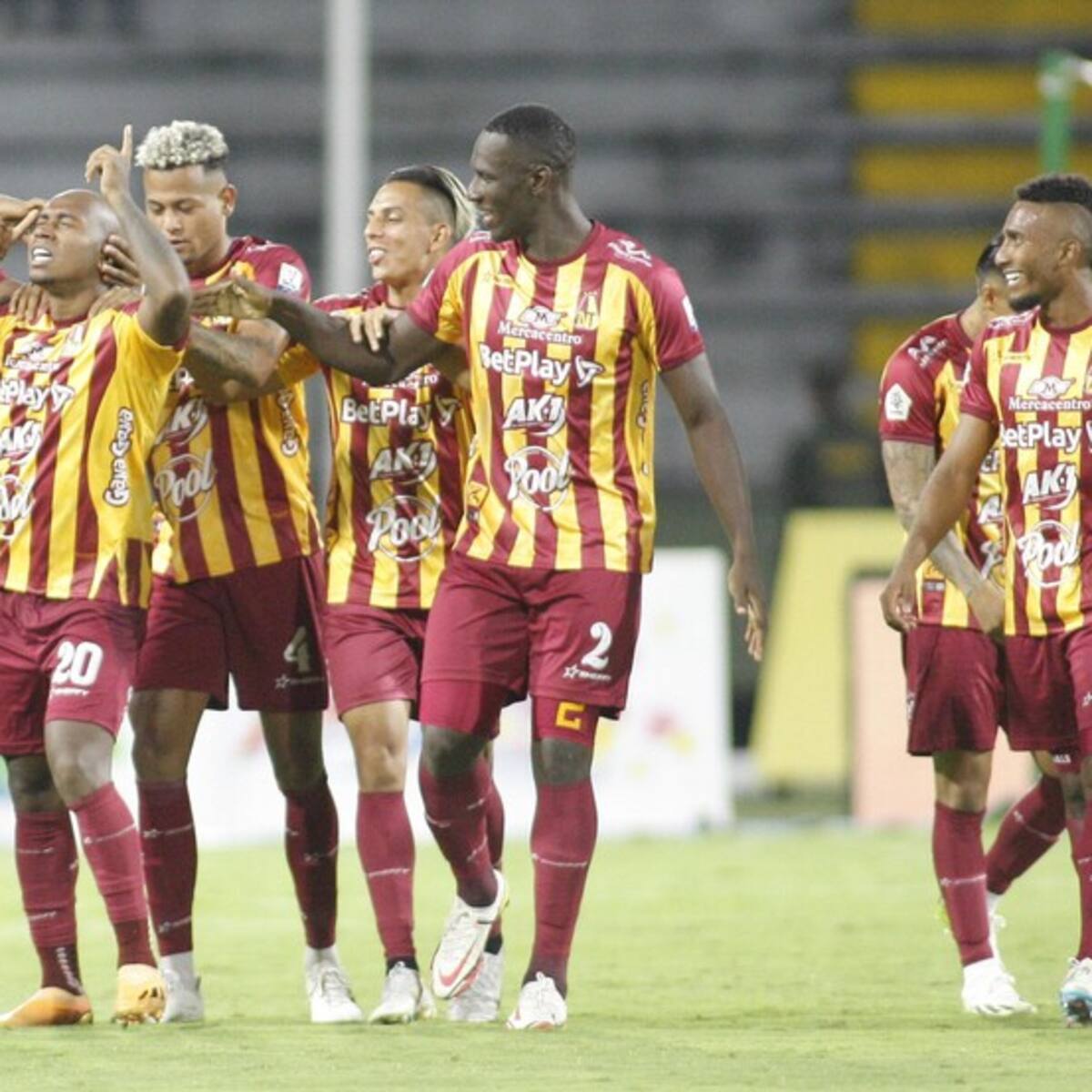Video: Junior Hernández le hace competencia a Barrios y Mejía con espectacular golazo