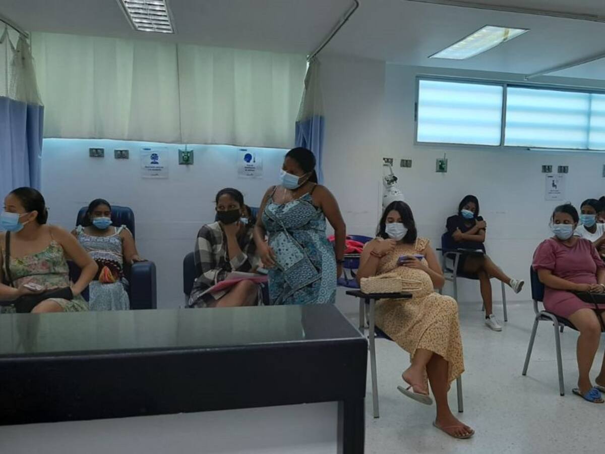 Vacunan en Santa Marta contra el COVID-19 a más de 200 mujeres embarazadas