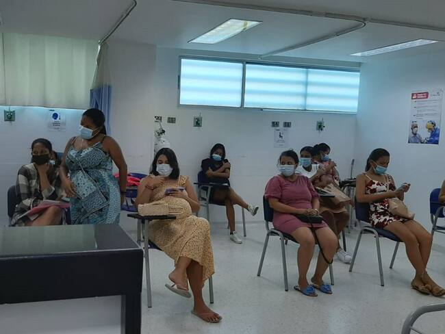 Vacunan en Santa Marta contra el COVID-19 a más de 200 mujeres embarazadas