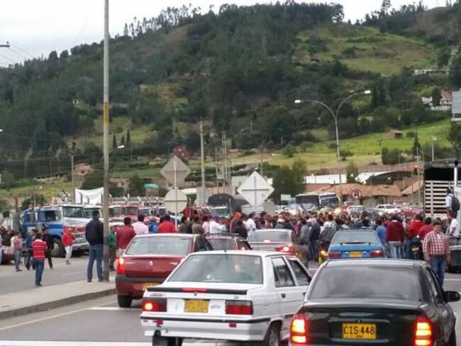 Un detenido por protesta de camioneros en la vía Duitama-Tunja en Boyacá