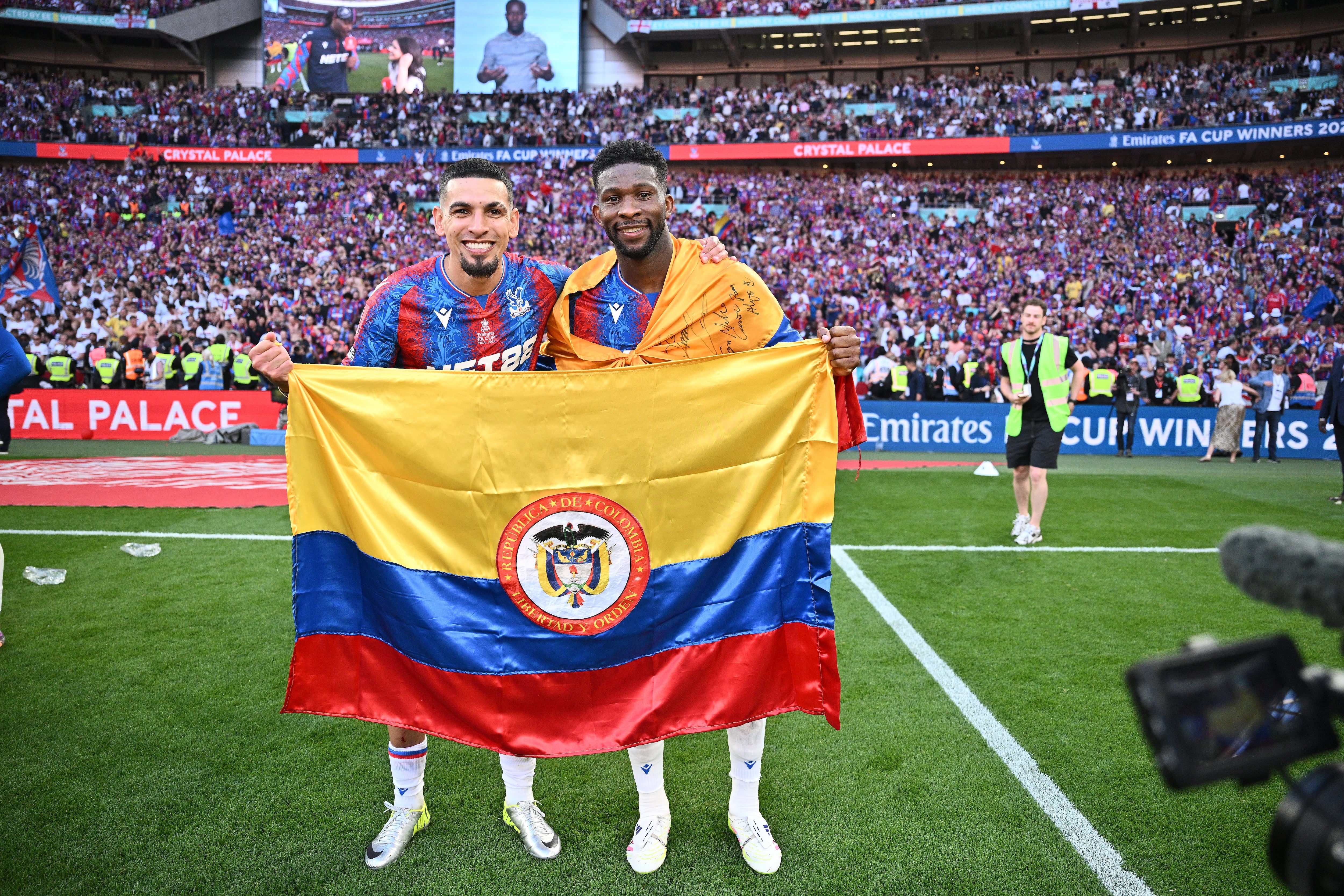 Daniel Munoz y Jefferson Lerma hicieron historia en el Crystal Palace. (Photo by Sebastian Frej/Getty Images)