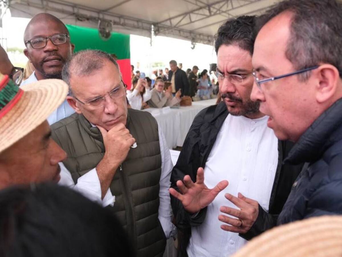 Además de ELN y Disidencias, gobierno se ha acercado a cuatro grupos armados