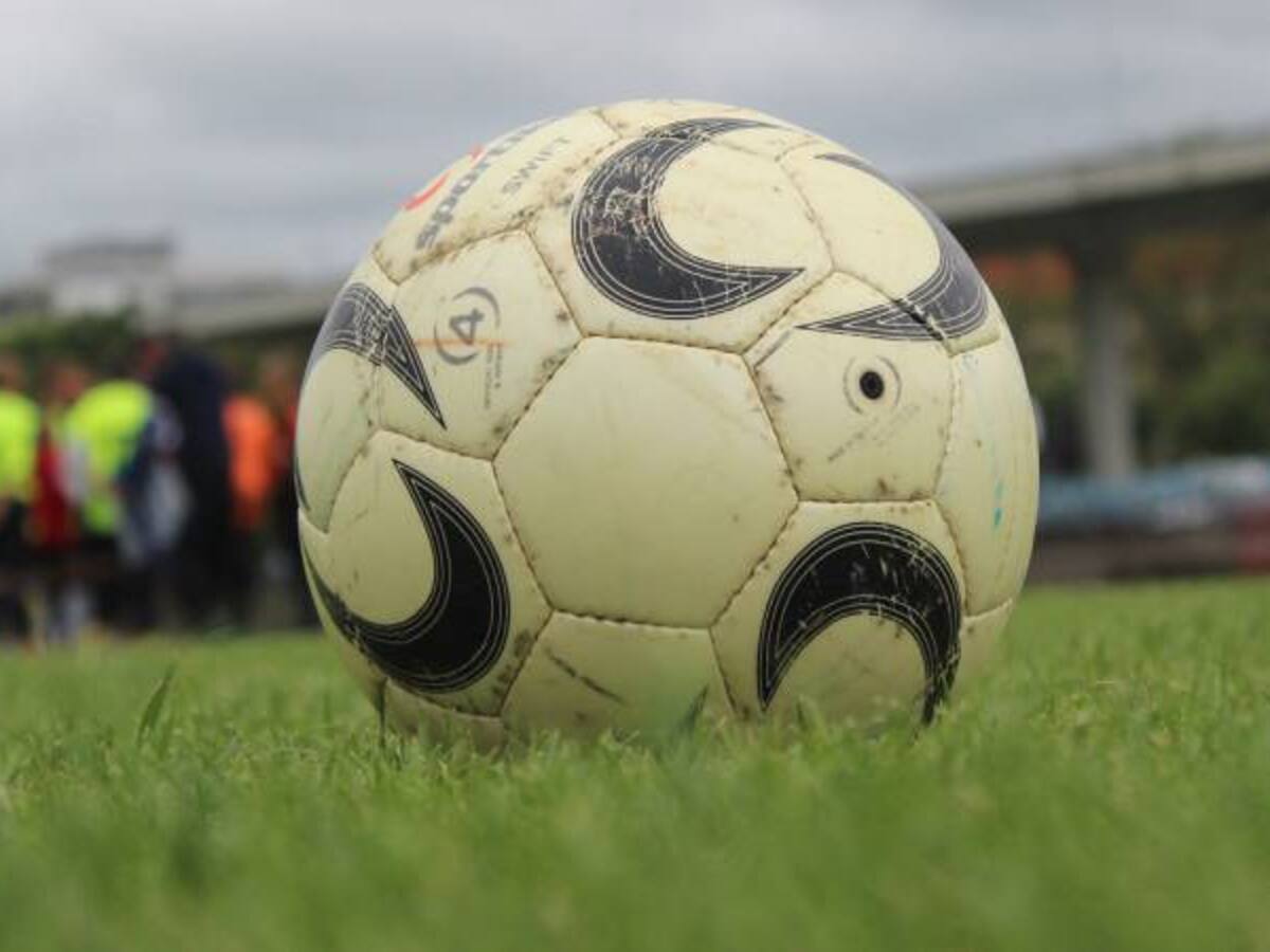Murió jugadora de fútbol mientras calentaba