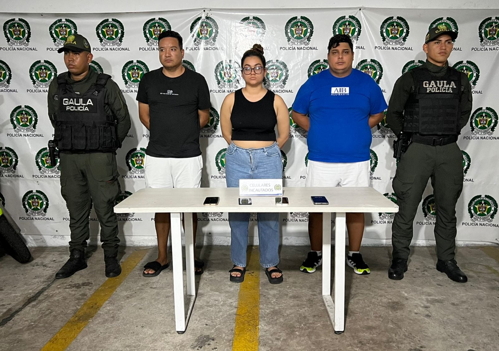 Los tres capturados señalados de extorsión. Foto: Policía.