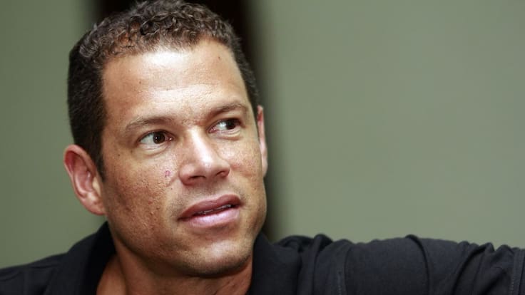 "James cada vez que habla le tira una piedra al lago que está tranquilo"