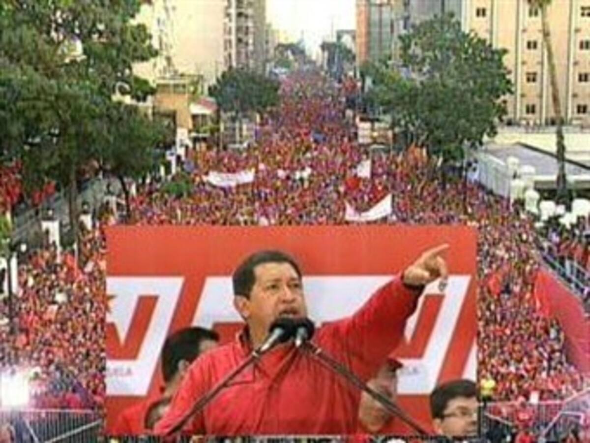 Chávez, una década en permanente campaña, entre adhesiones y rechazos