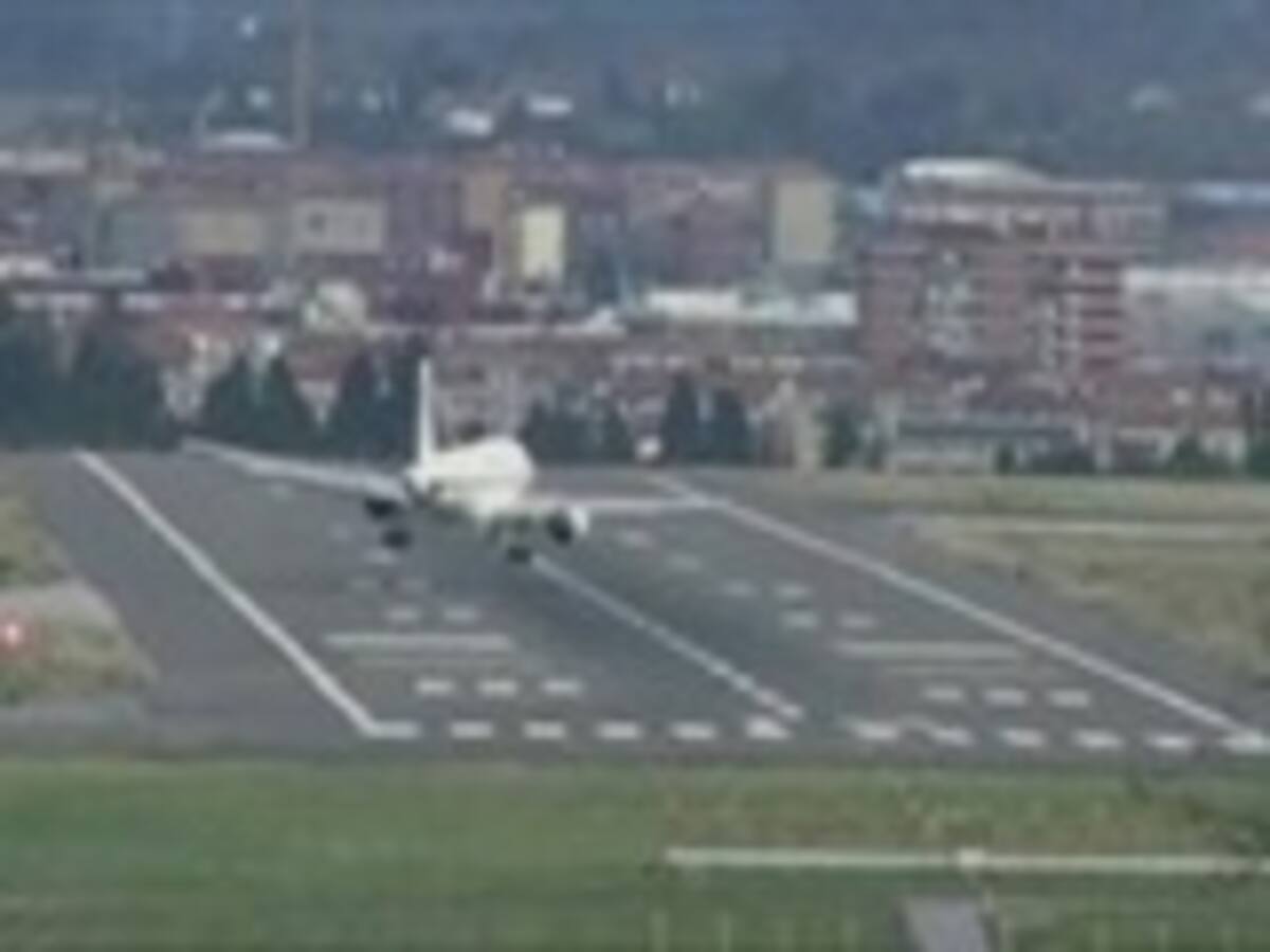 Los pilotos en España hacen maniobras extraordinarias para poder aterrizar sus aviones