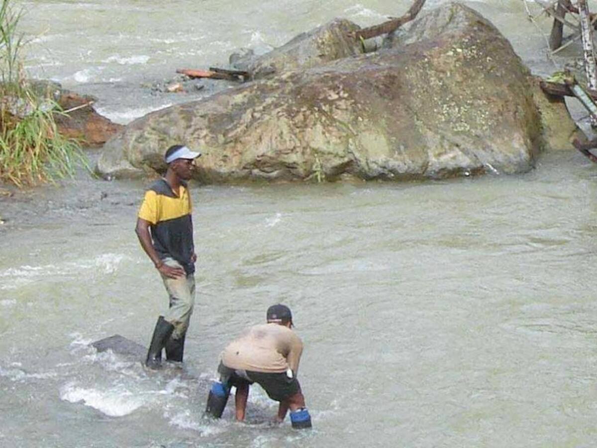 Organismos de socorro encuentran cuerpo de joven que cayó al Río Dagua