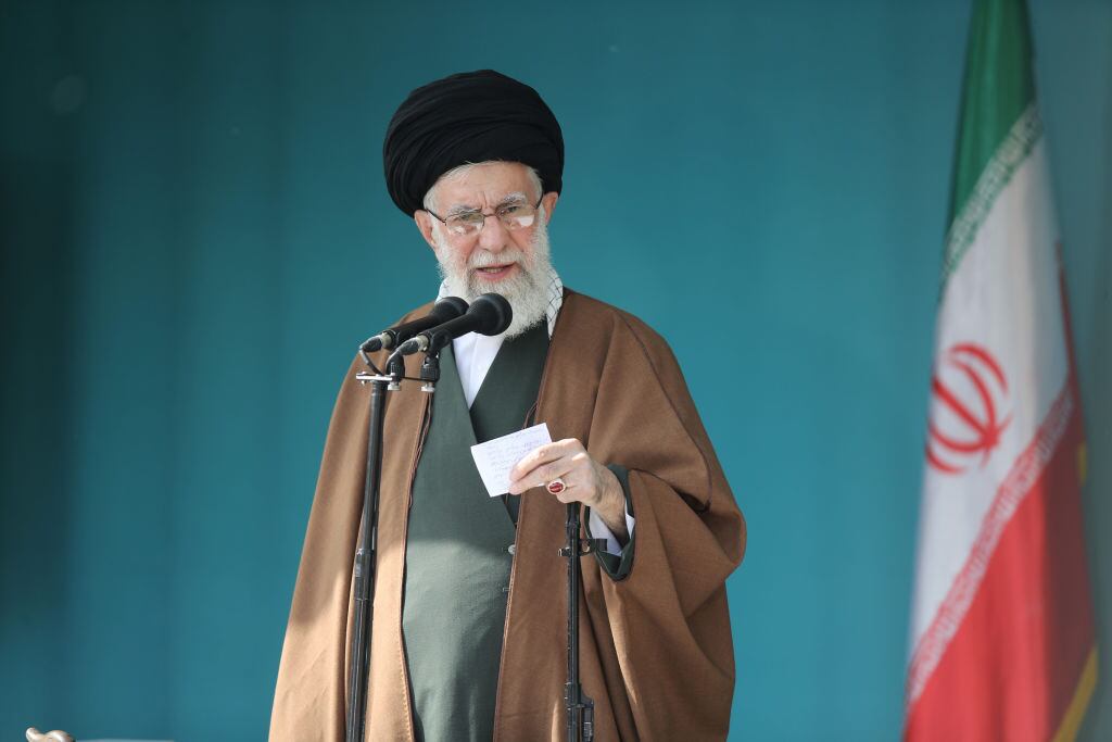Ali Jamenei, líder supremo de Irán en abril de 2023 en Teherán. FOTO: Sadegh Nikgostar ATPImages/Getty Images