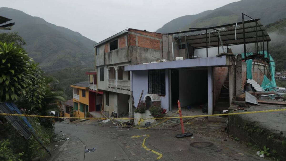 Prometen conseguir lotes para reubicar a familias afectadas de Guayabetal