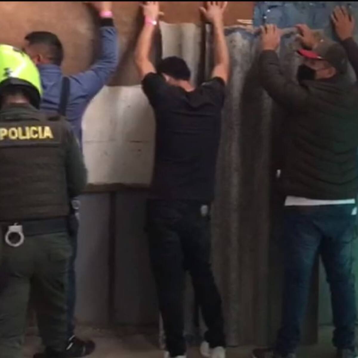 Capturan a 31 personas en una gallera en Kennedy pese a Alerta Naranja