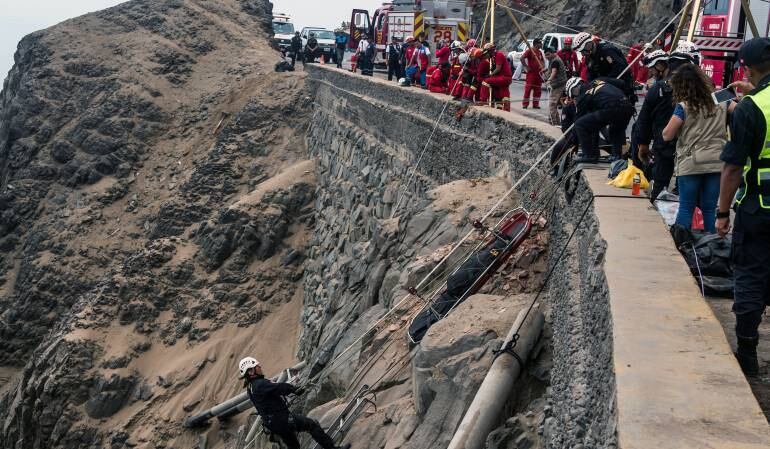 Rescatistas Accidente en Perú