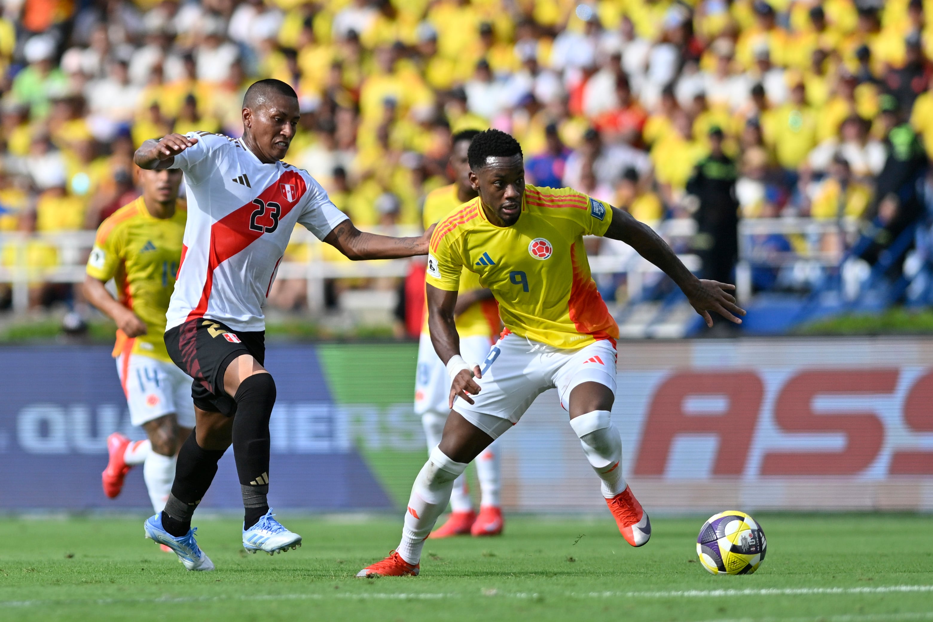 Jhon Jader Durán en el juego de Eliminatorias contra Perú. (Photo by Gabriel Aponte/Getty Images)