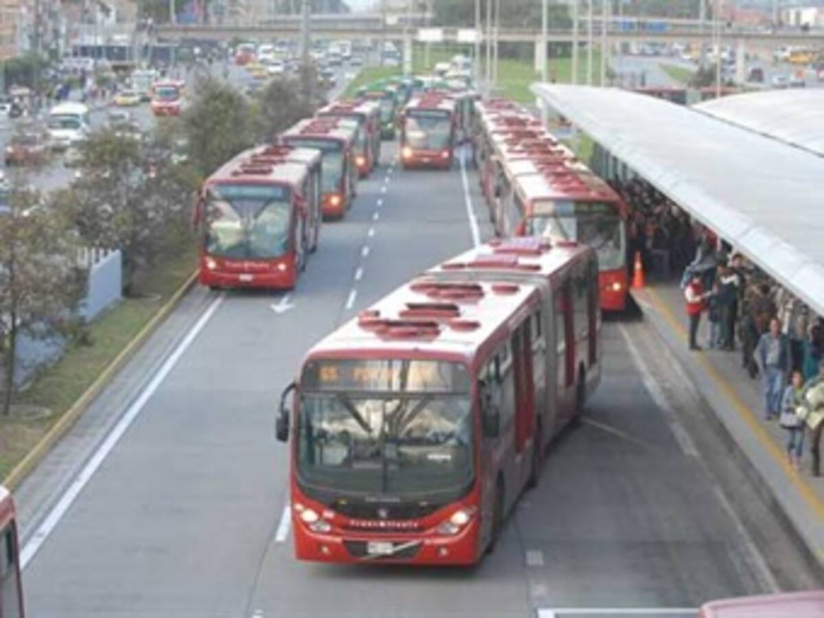Buses nuevos para Transmilenio no han llegado a Bogotá