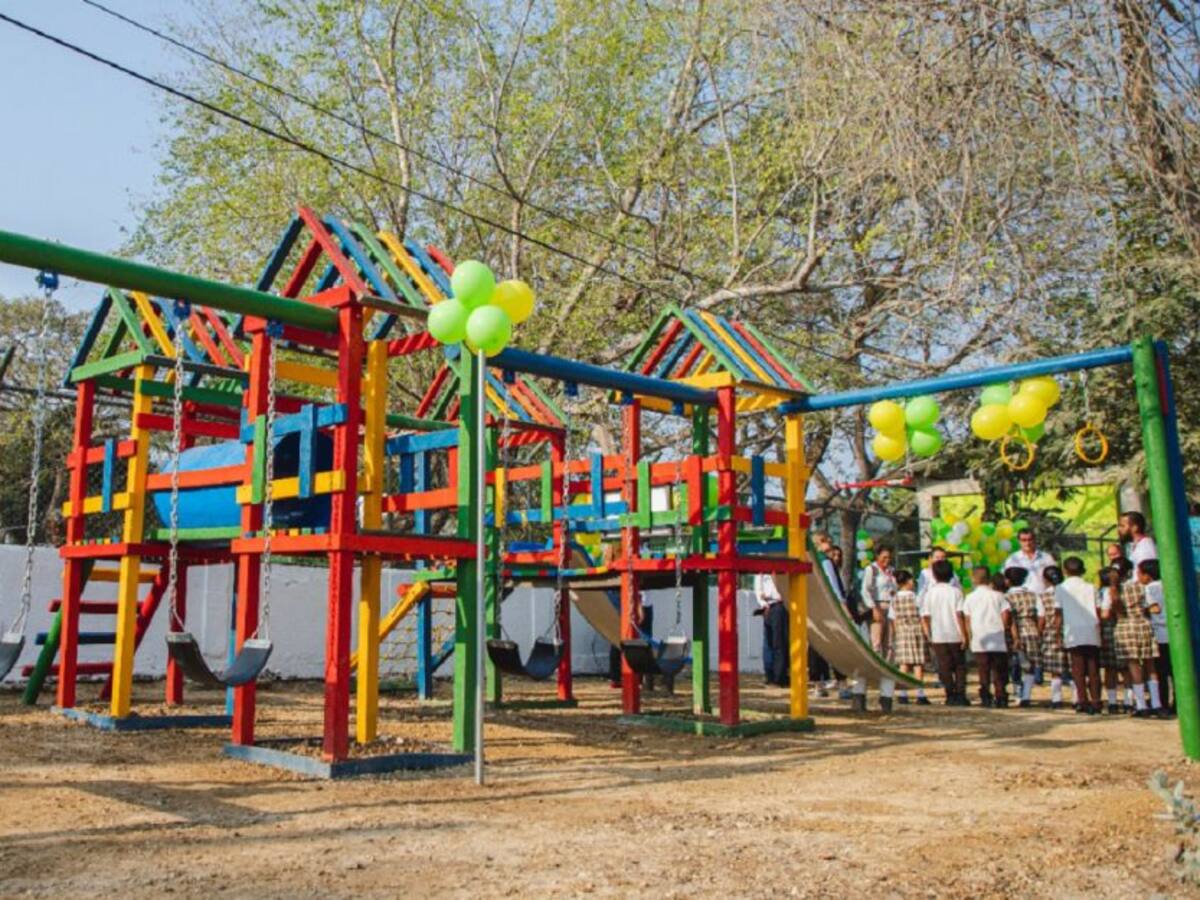 Refinería de Cartagena entrega parque elaborado con material reciclado