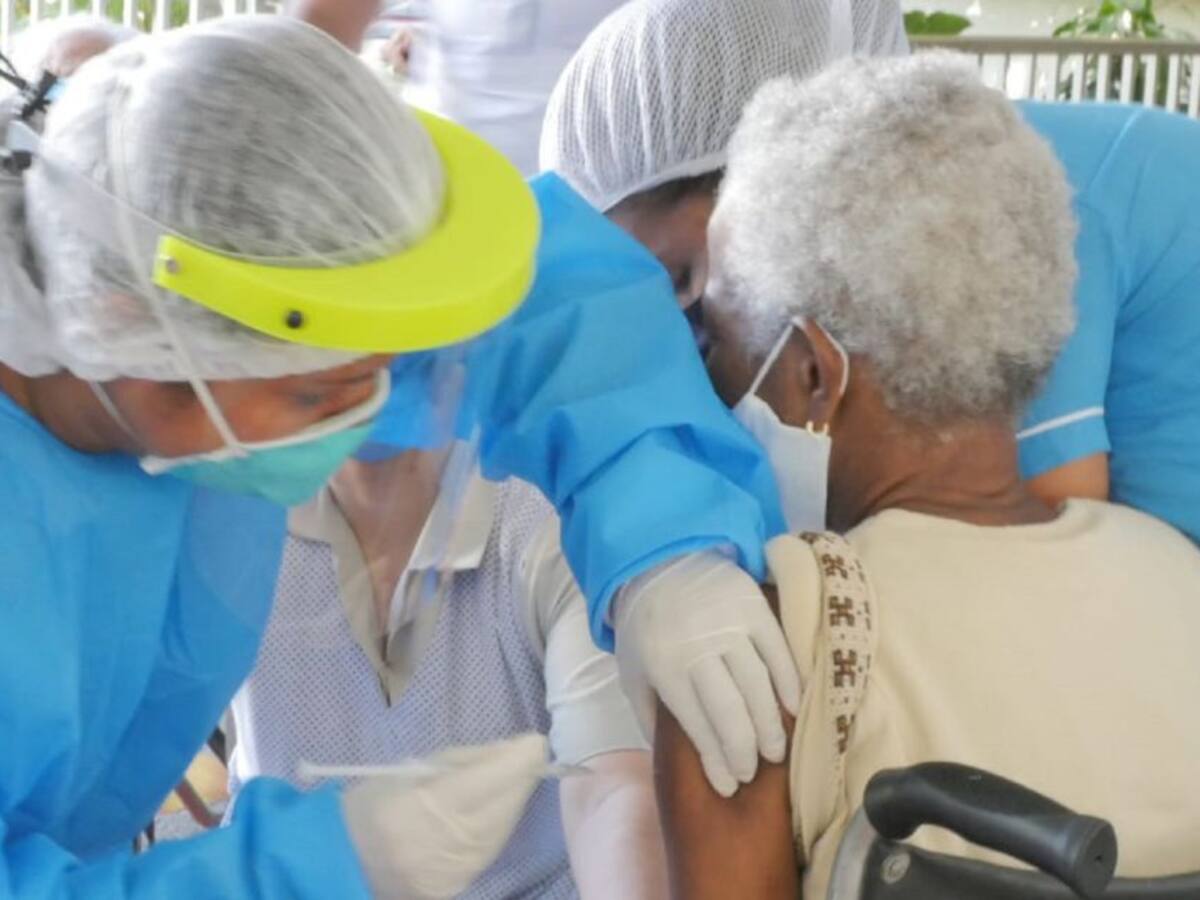 Solo población de 80 años debe acercarse a puntos de vacunación: DADIS