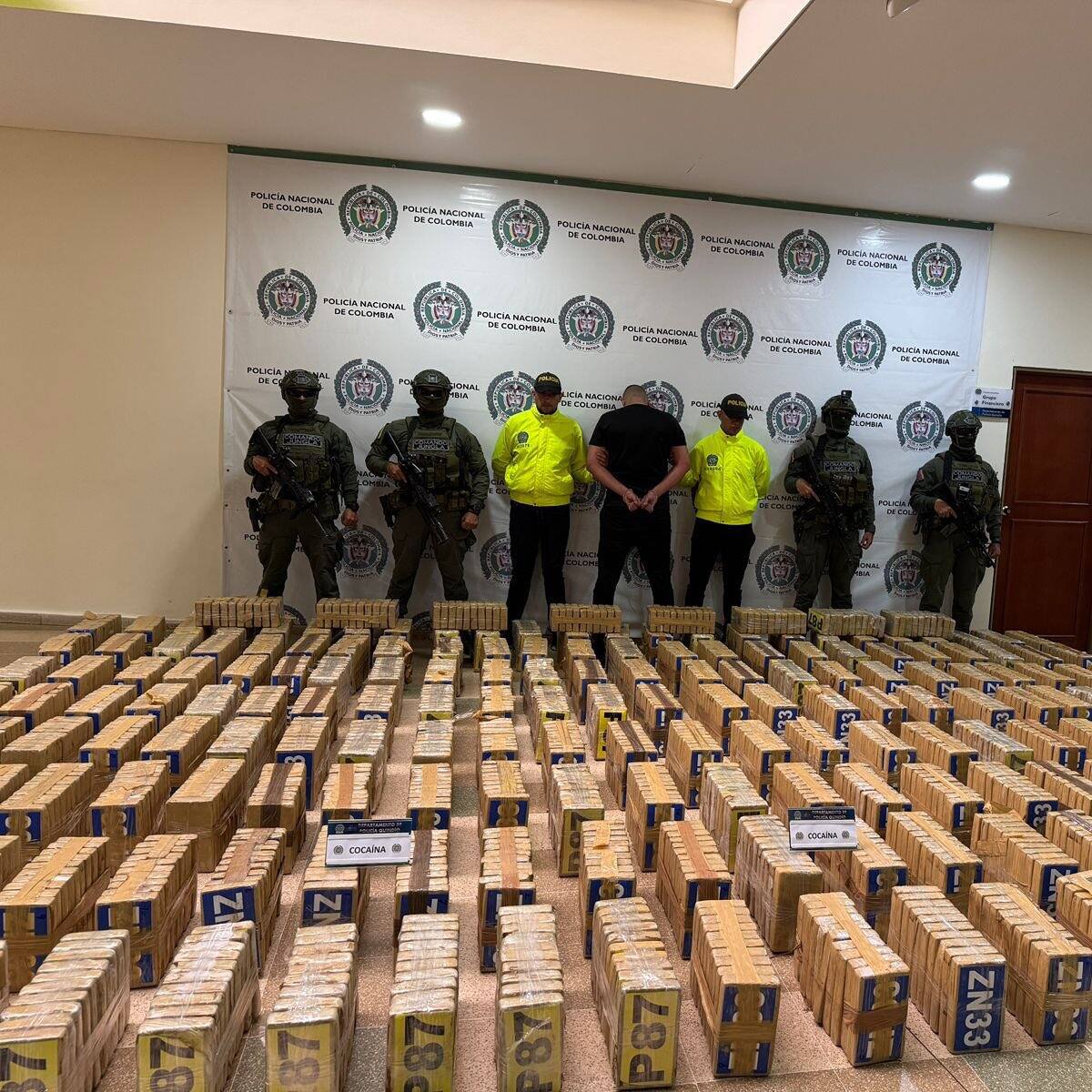 Incautan 2 toneladas de cocaína en el aeropuerto internacional El Edén de Armenia