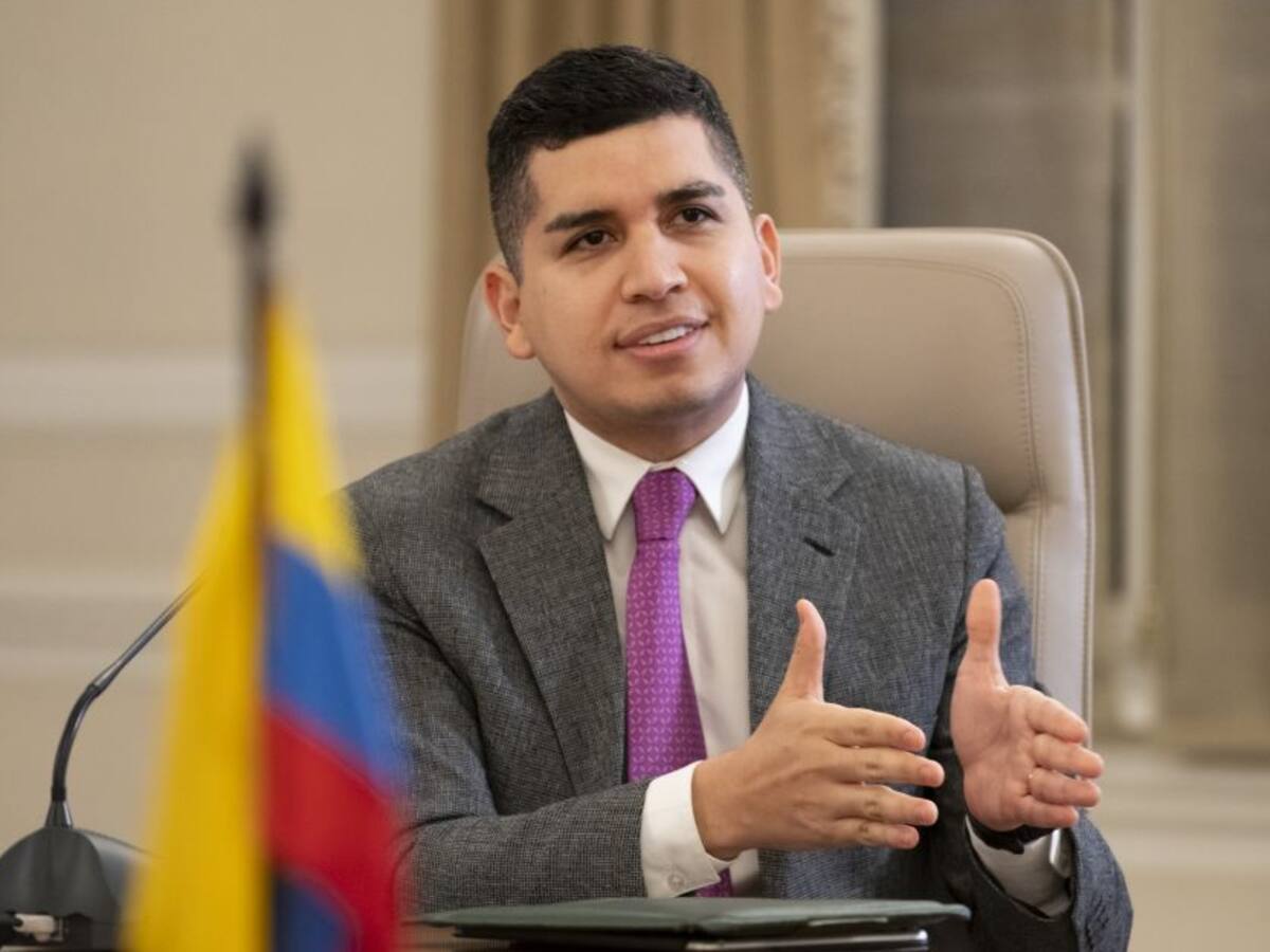 El Ministro de Vivienda no renuncia, por ahora…