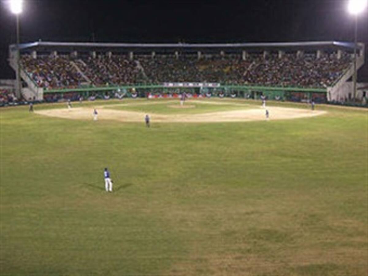 Estadio de béisbol de Barranquilla se rehará con nombre Edgar Rentería
