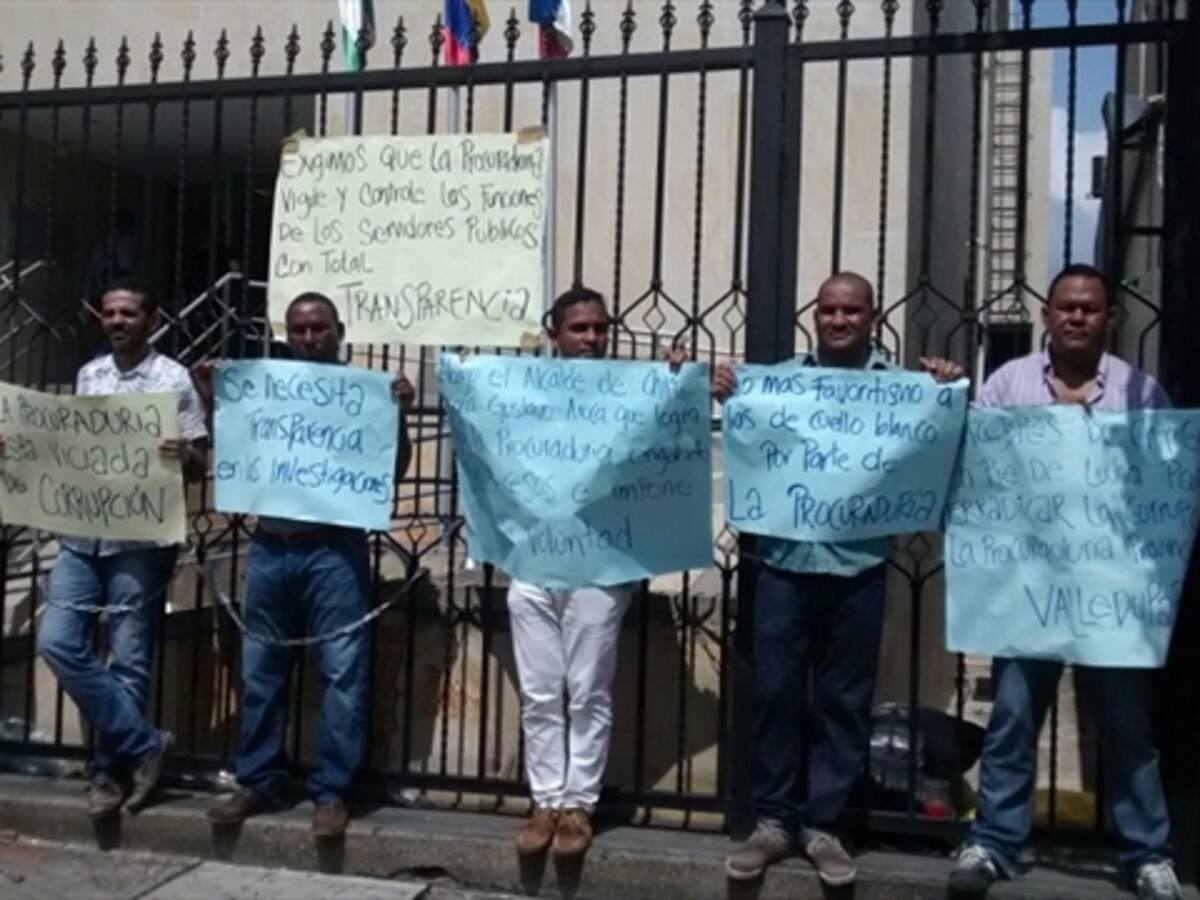 Concejales de Chiriguaná se encadenaron ante Procuraduría