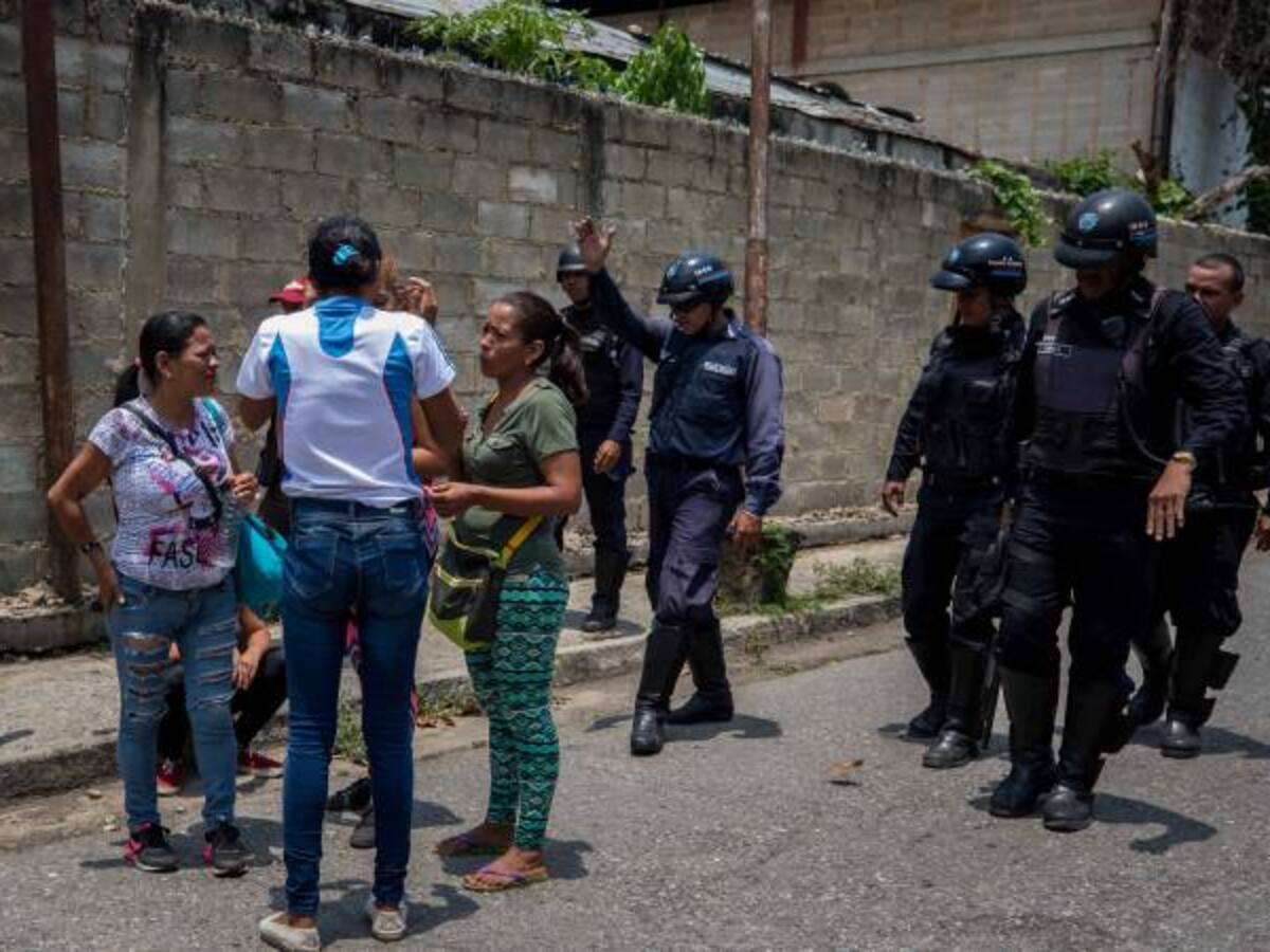 5 policías detenidos por muerte de 68 personas en comisaría de Venezuela