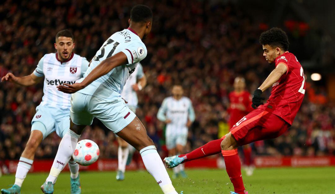 Luis Díaz frente a West Ham.