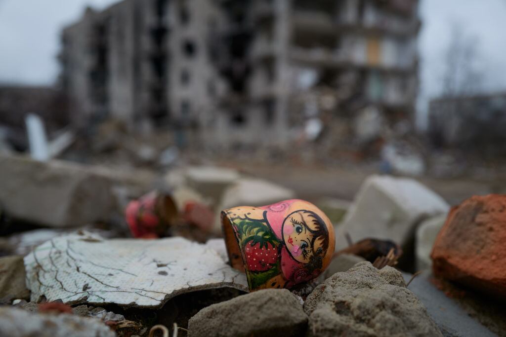 A Russian Matryoshka doll lays on rubles outside a bombed residential building on December 27, 2022 in Izyum, Ukraine. (Photo by Pierre Crom/Getty Images)
