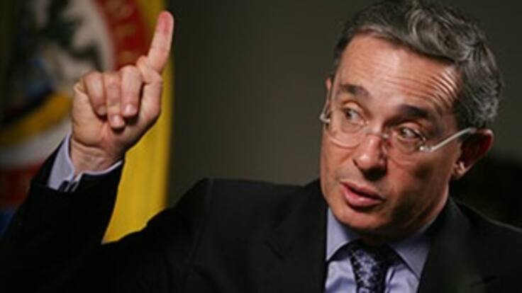 Bajo juramento, Uribe niega que su gobierno haya ordenado 'chuzadas' telefónicas