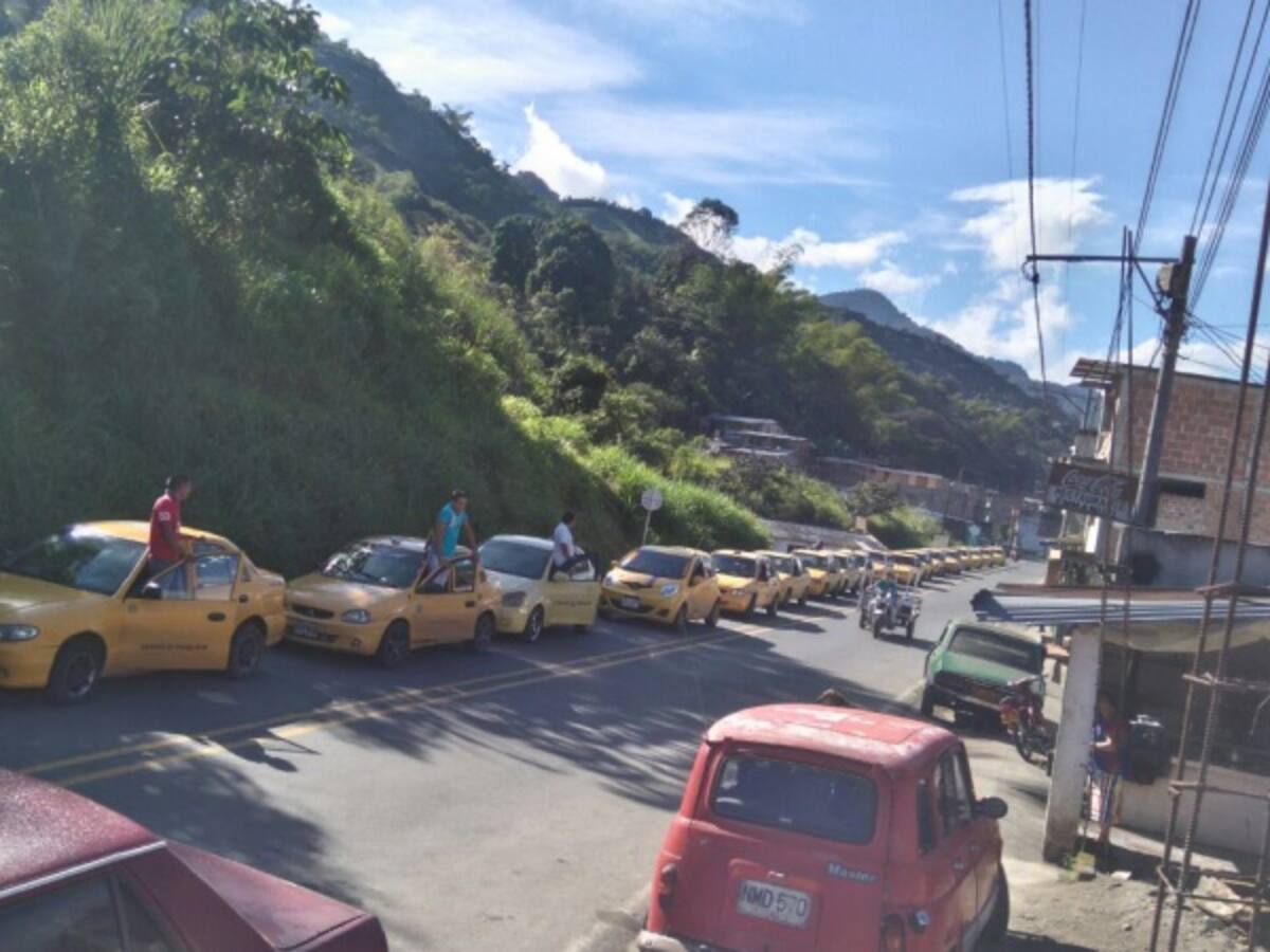 Taxistas intermunicipales en el Pie de Monte Costero de Nariño cesan sus actividades