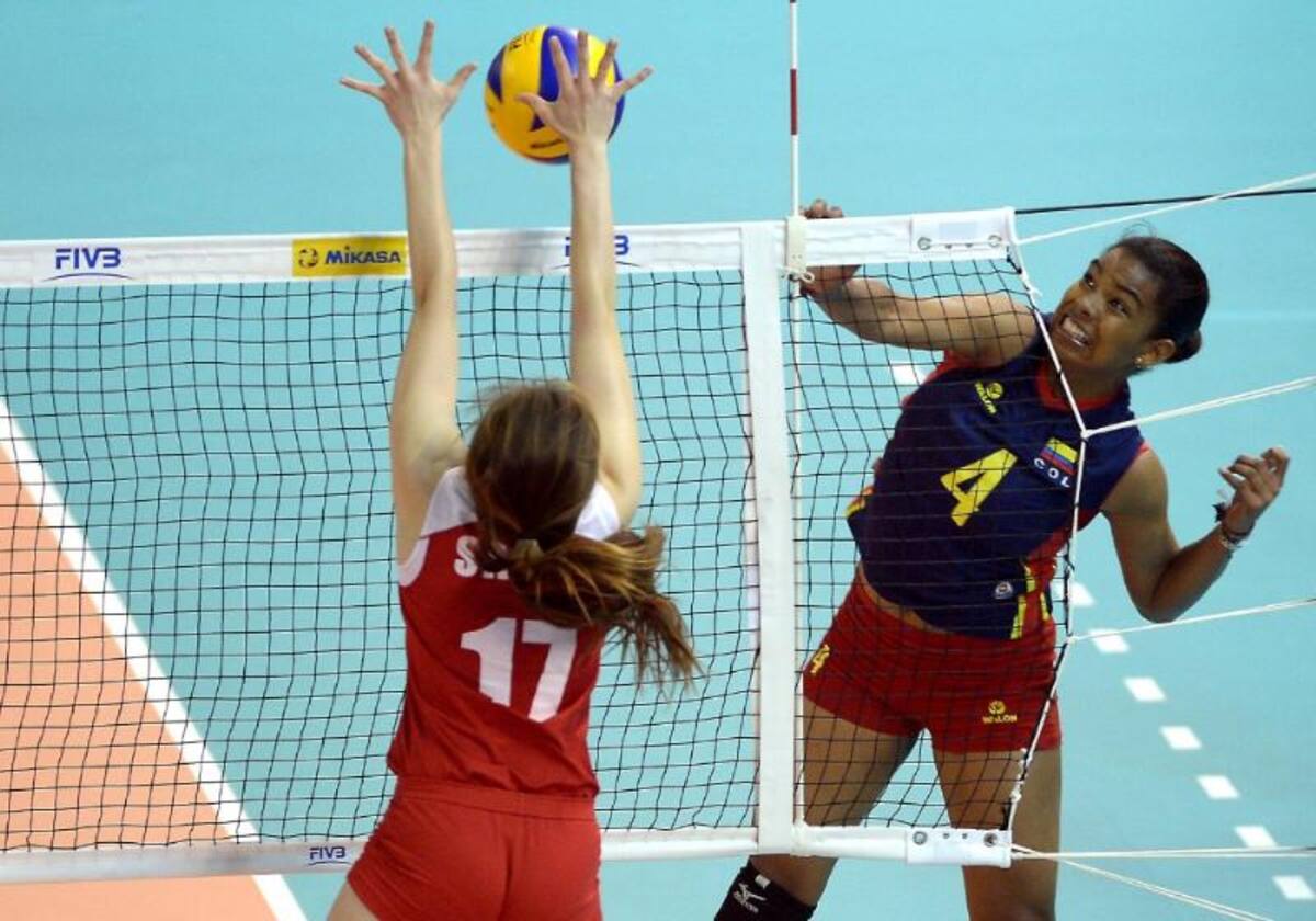 Margarita Martínez ataca ante México.