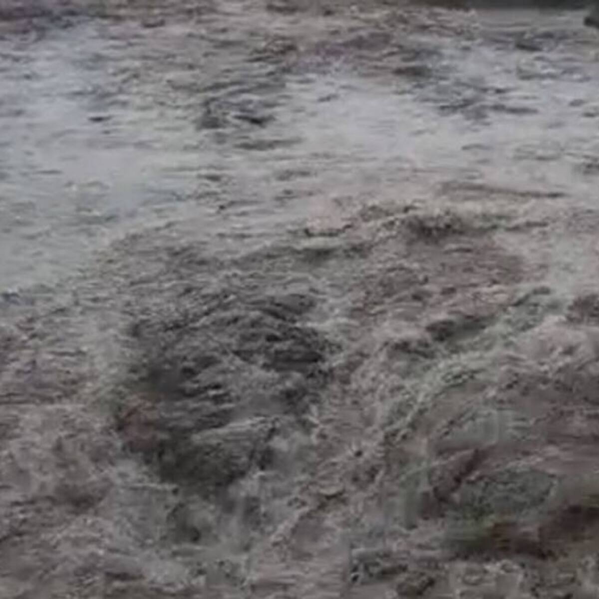 Monitoreo en río Quindío por las crecientes súbitas debido a las lluvias