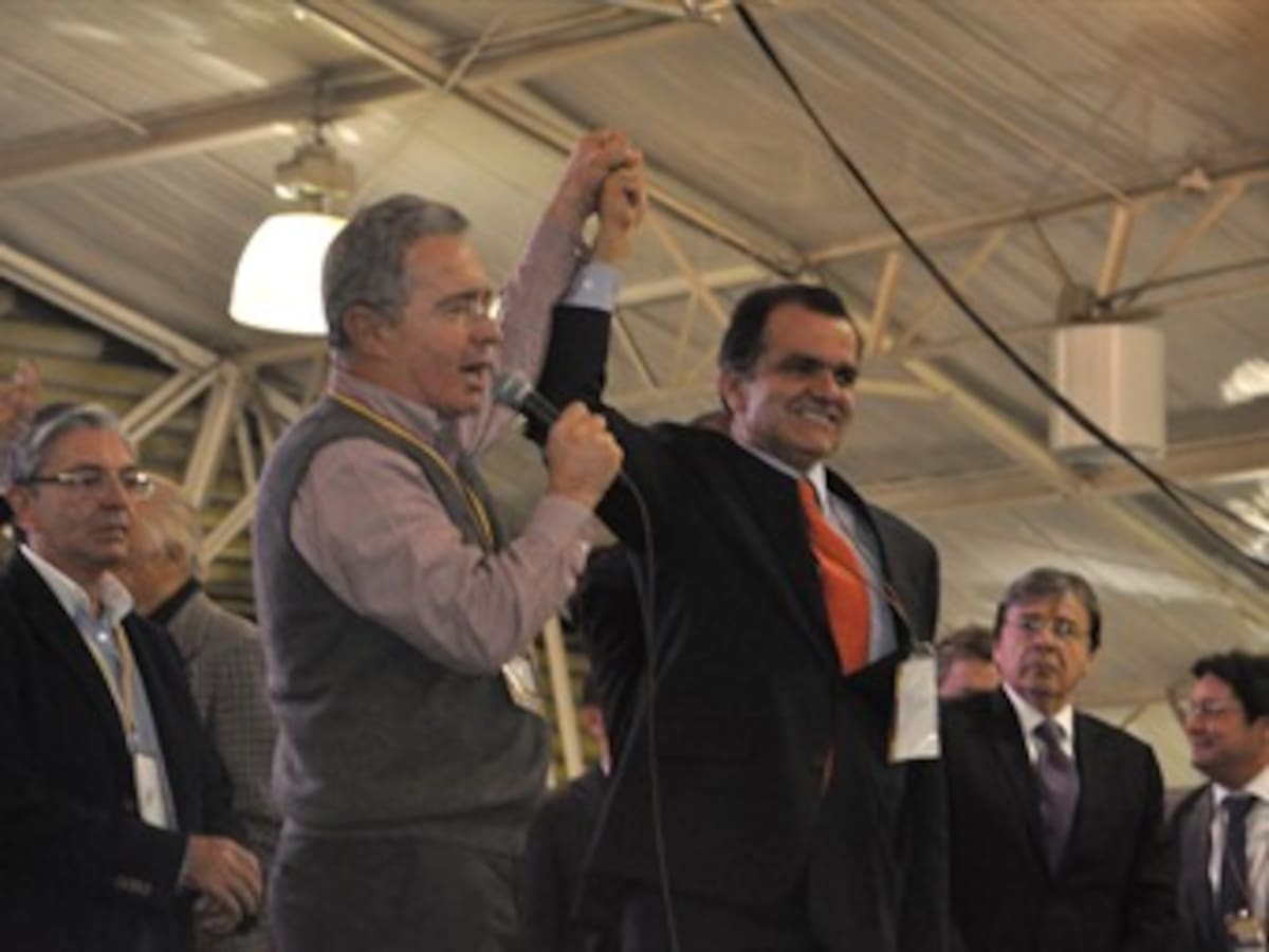 Seré buen alumno y nunca lo defraudaré presidente Uribe: Zuluaga
