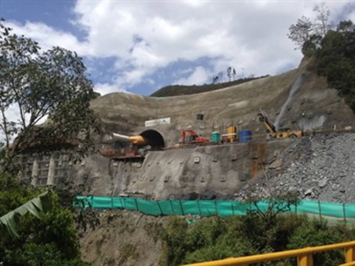En un 53 por ciento avanza la doble calzada Bogotá - Villavicencio
