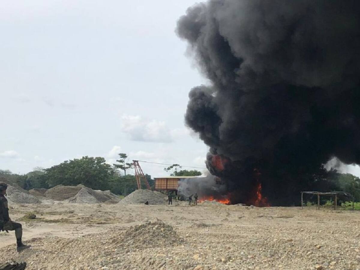 Ejército destruye unidades mineras de Los Caparros en el Bajo Cauca