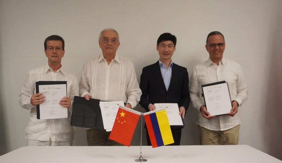 Firma de acuerdo internacional 