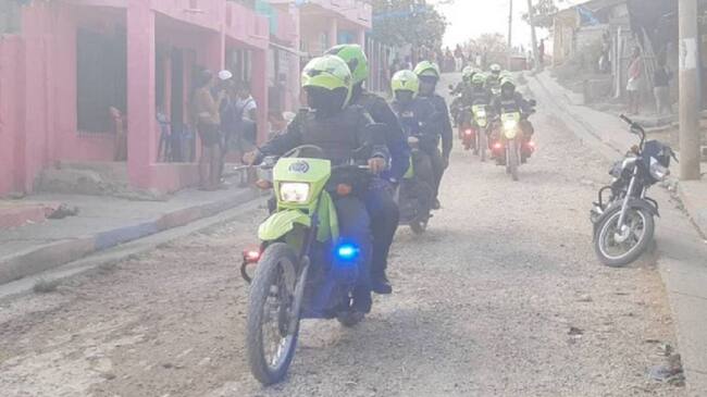 Tras lograr su cometido, los responsables hicieron varios disparos a un grupo de vecinos que los perseguían para capturarlos