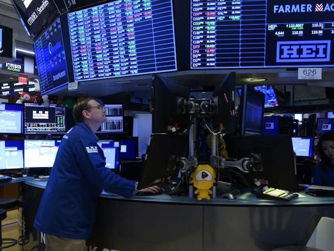 Suspenden las cotizaciones en Wall Street por el drástico desplome