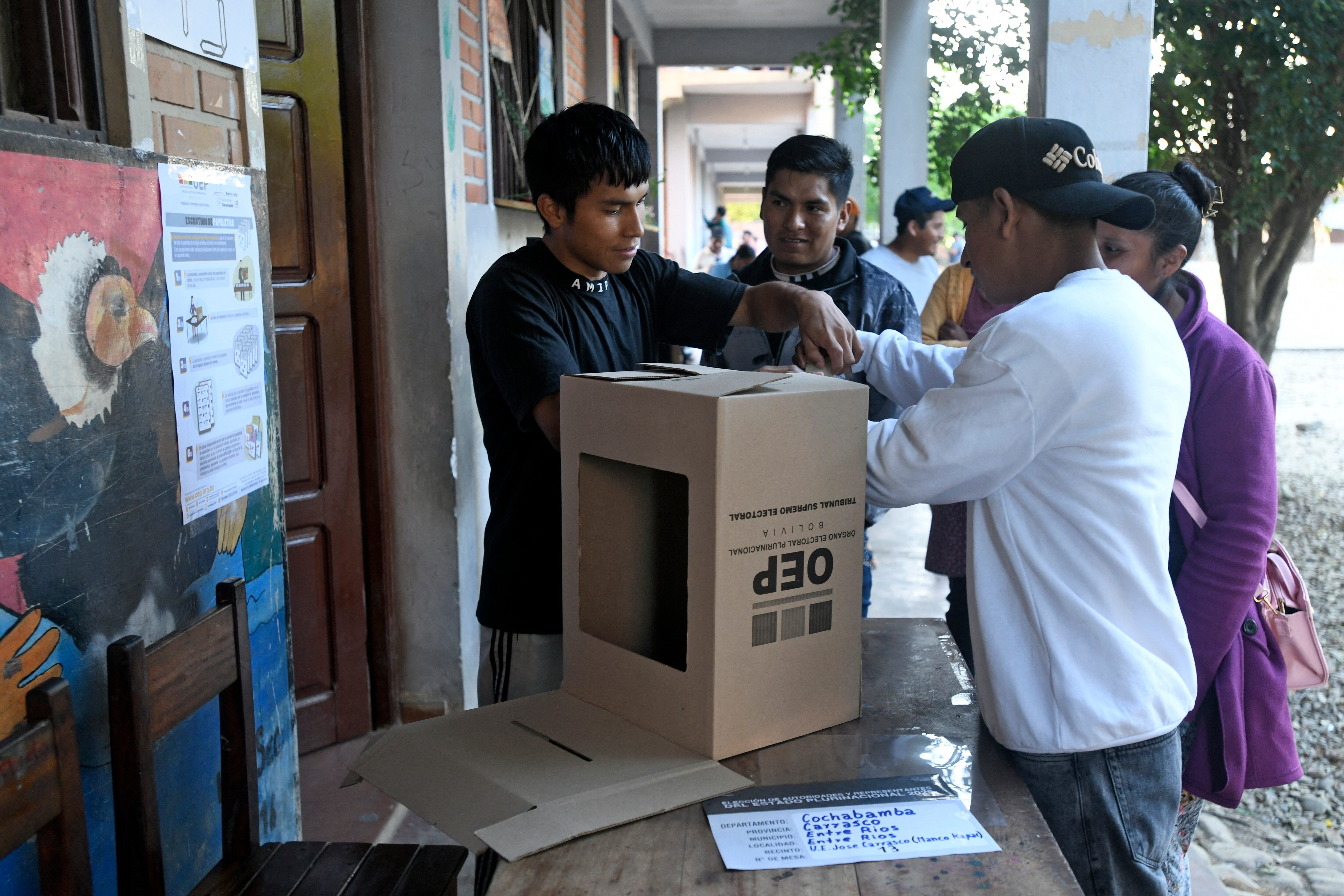 Apertura de urnas para la primera vuelta presidencial en Bolivia. (Foto:   RODRIGO URZAGASTI/AFP via Getty Images)          