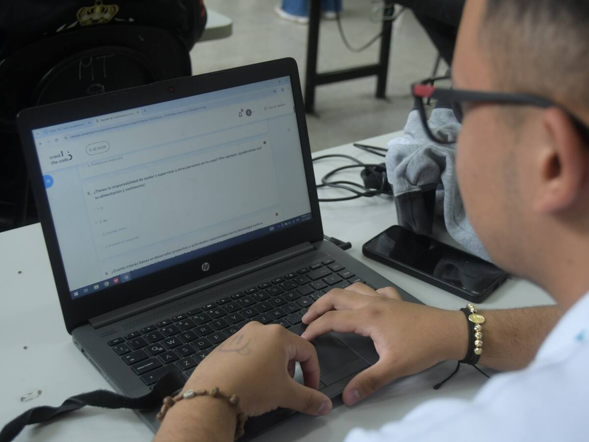 Escuelas Inteligentes: así avanza la educación digital en Medellín y los retos que persisten