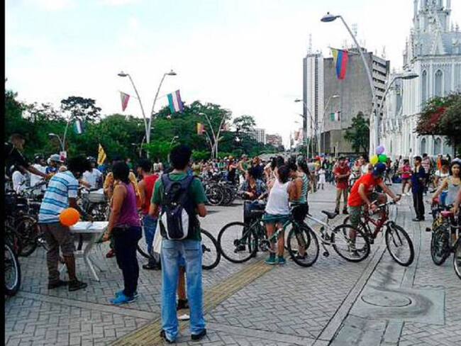 En Cali, ciclistas y peatones enfrentan difícil panorama