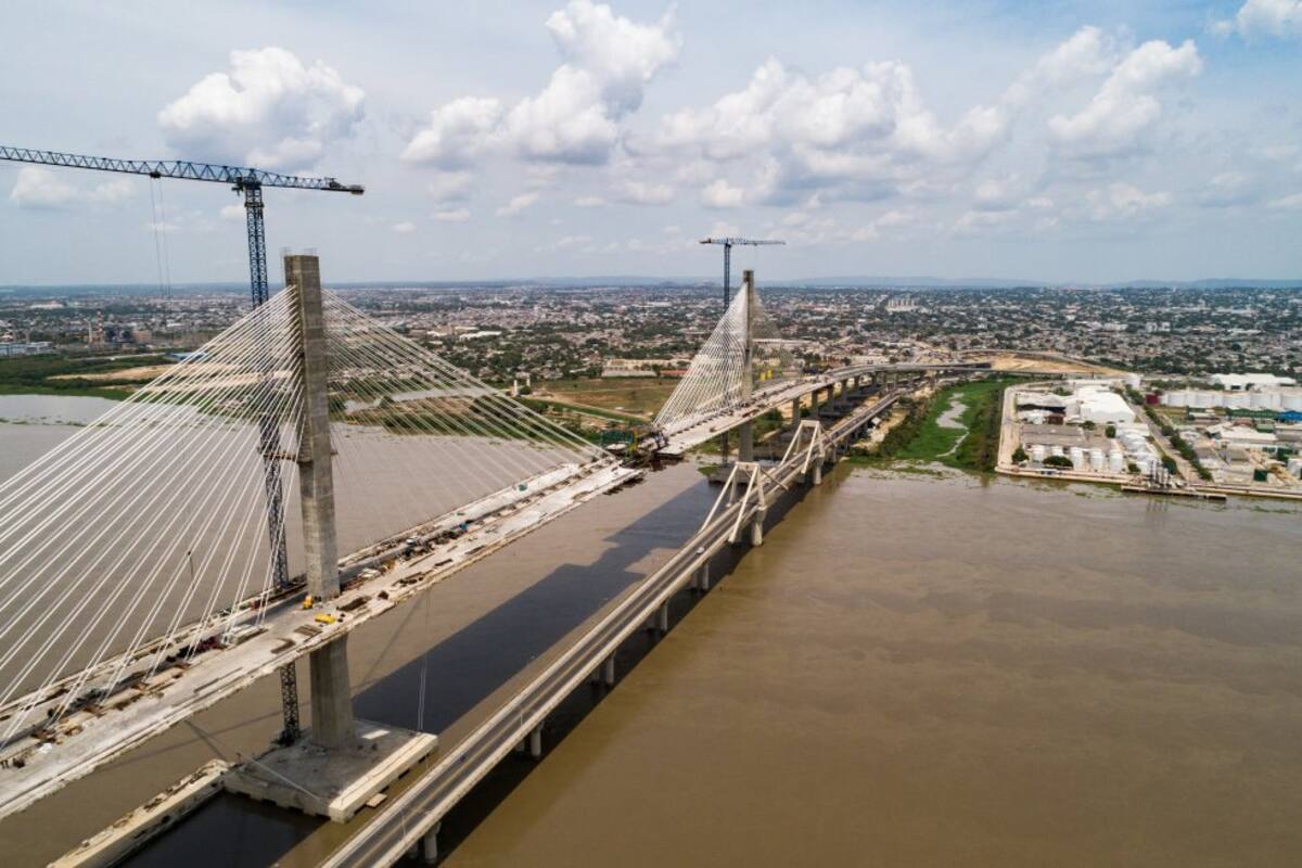 El Puente tiene Estructura en concreto reforzado y precomprimido y su  Su longitud total es de 1.499 metros, dejándolo como el más largo del país
