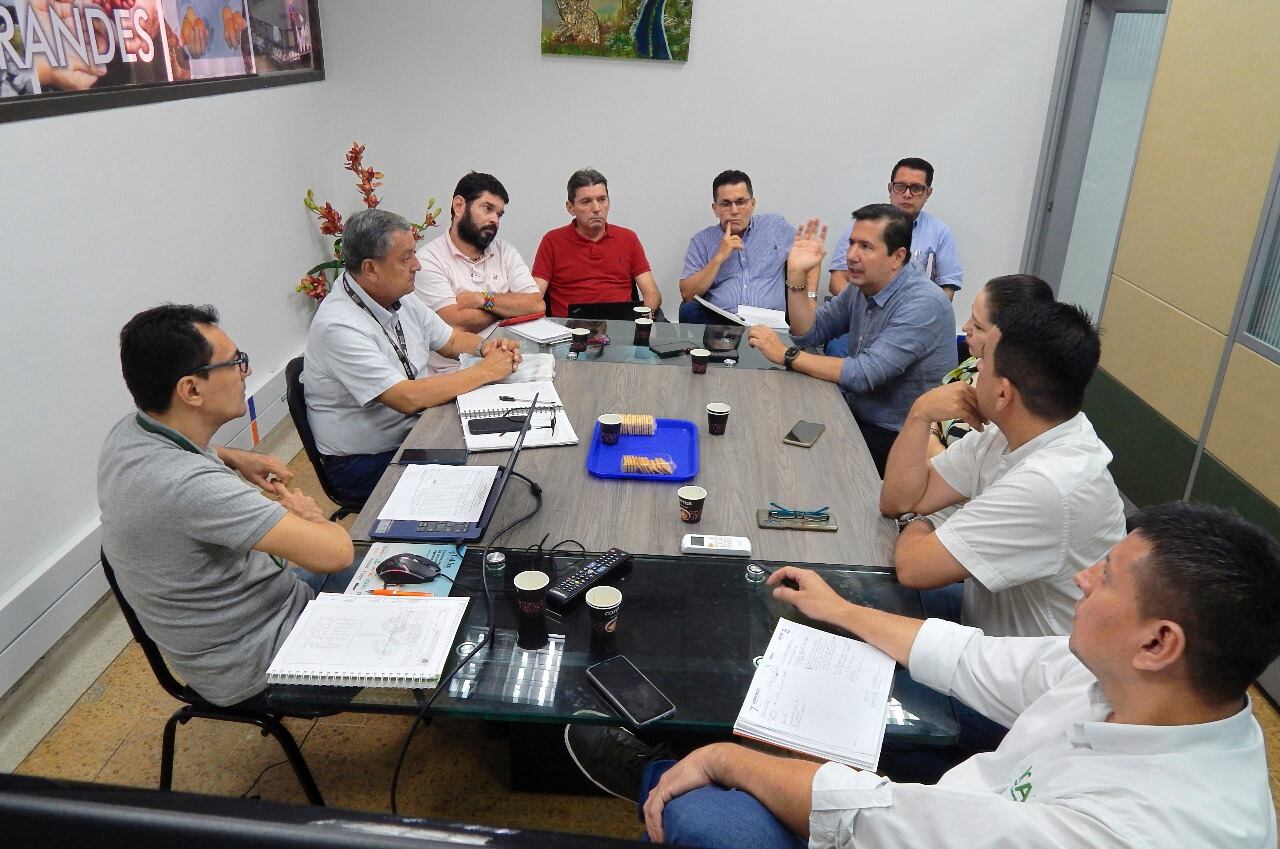 Entre las acciones definidas durante la reunión, se solicitó apoyo a los gremios mediante soporte técnico, para conocer la situación actual en cada sector productivo.