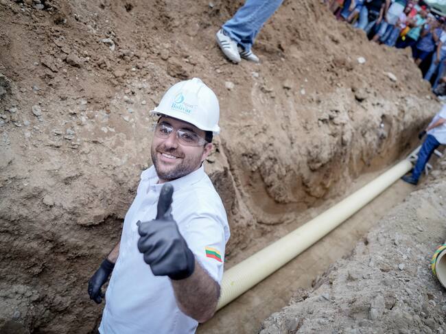 El Guamo tendrá alcantarillado: Gobernador Arana instala el primer tubo