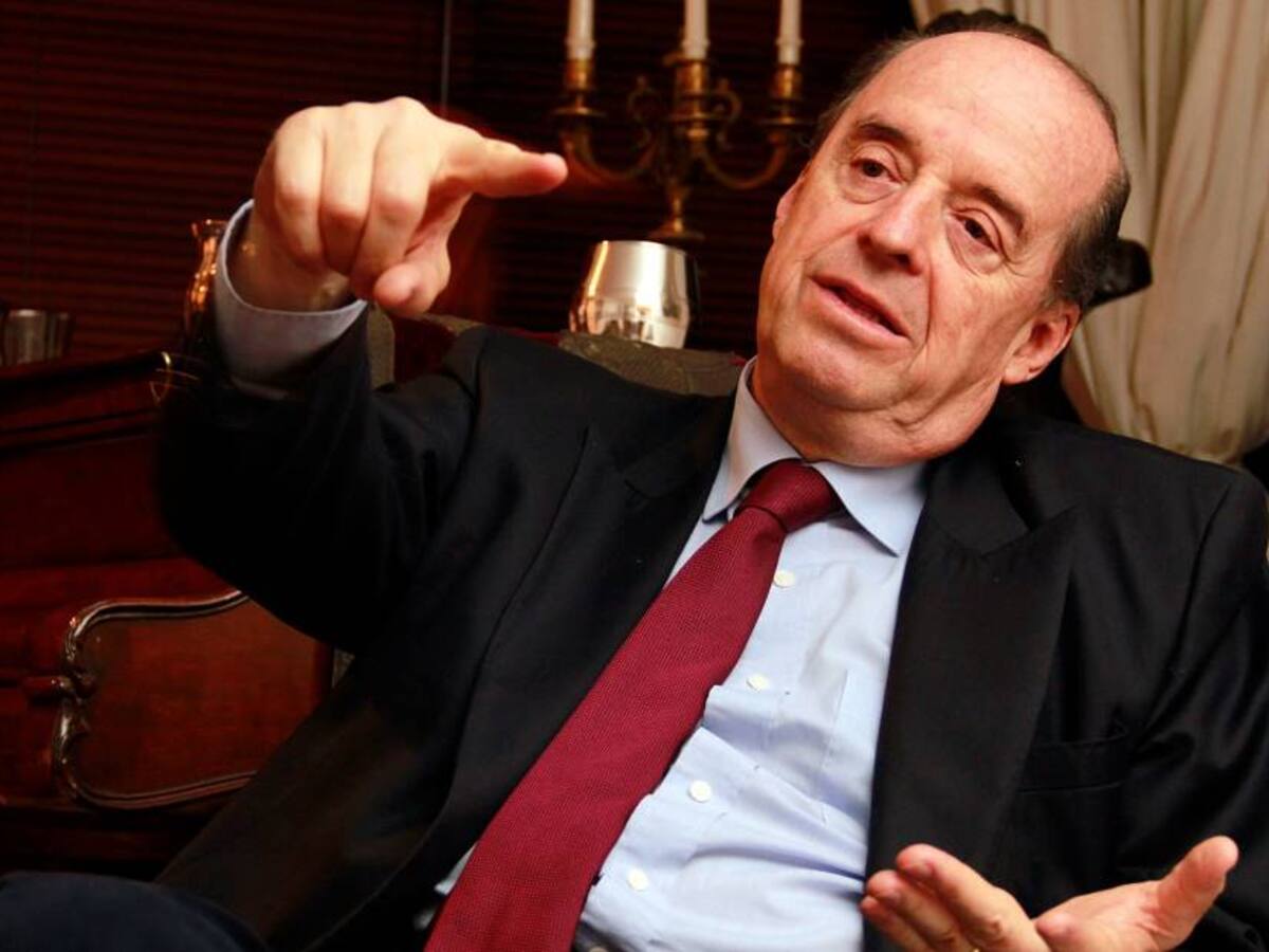 Petro anuncia a Álvaro Leyva como ministro de Relaciones Exteriores