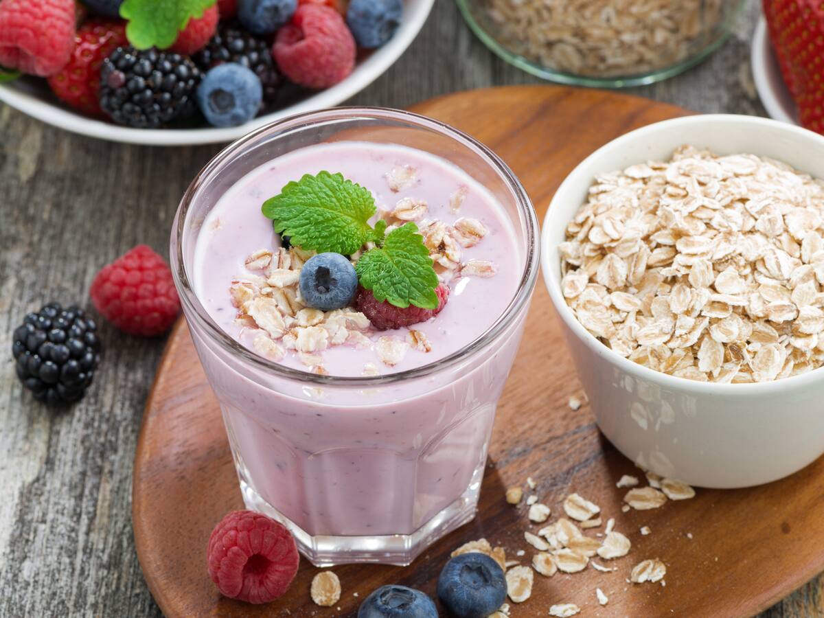 Batido de fresa y avena perfecto para las defensas, ¿qué nutrientes aporta?